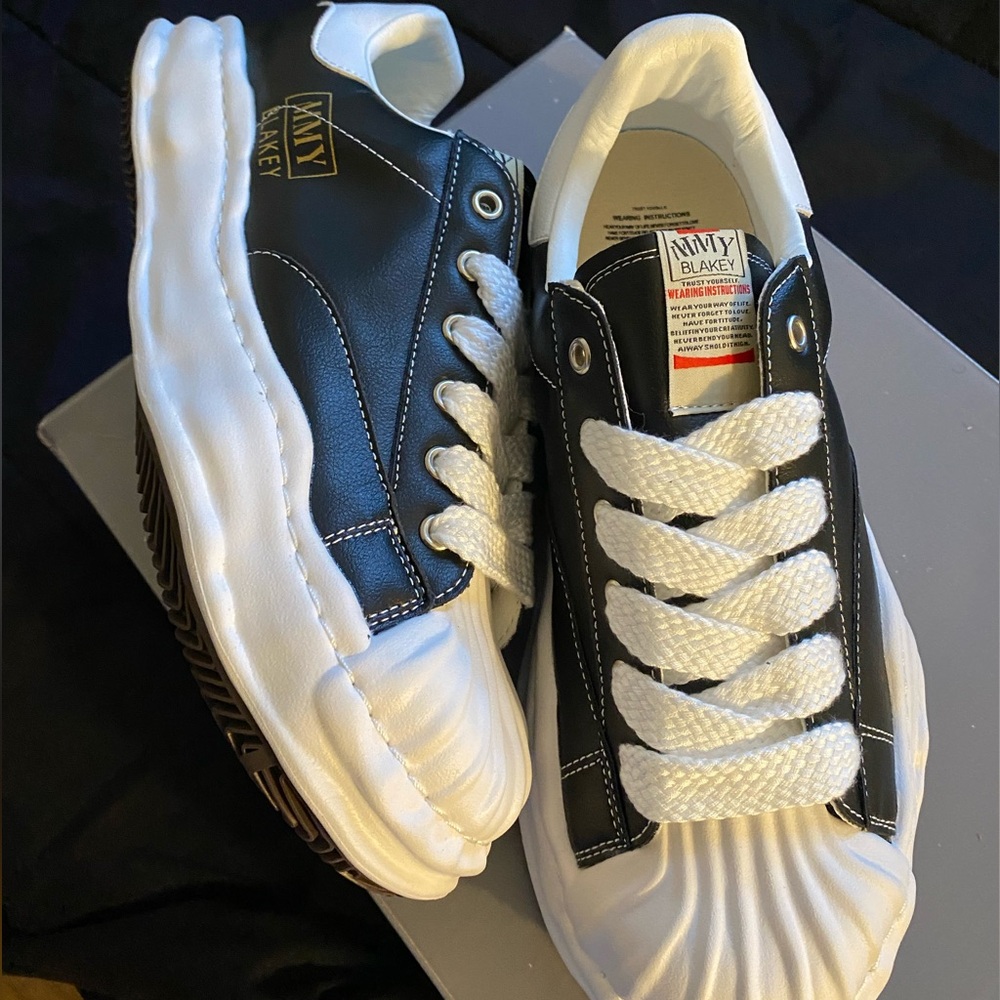 MAISON MIHARA OG SOLE